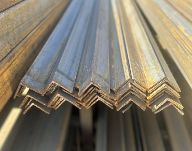 Уголок равнополочный