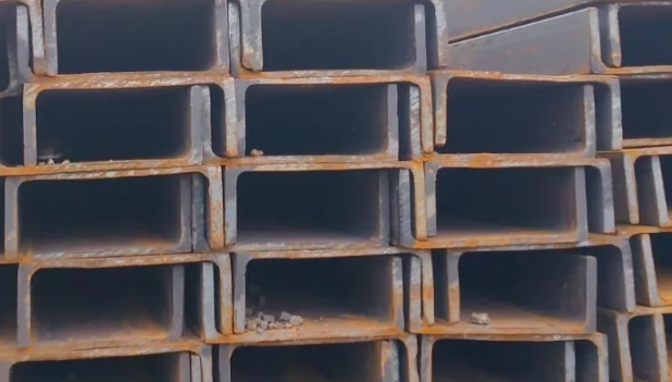 Швеллер стальной 6.5