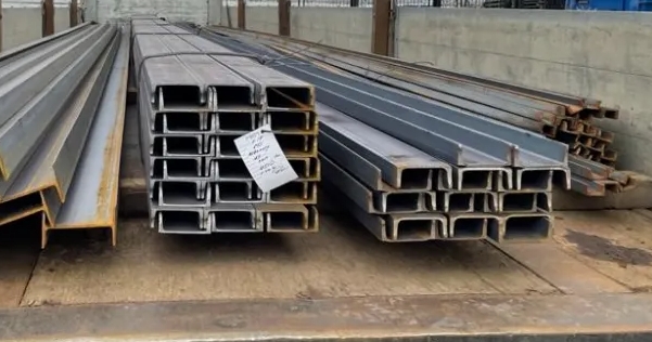 Швеллер стальной 12