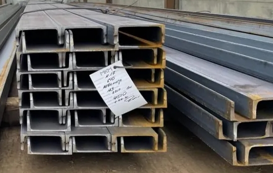 Швеллер стальной 24