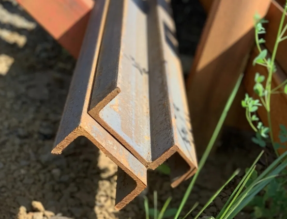 Швеллер стальной 30