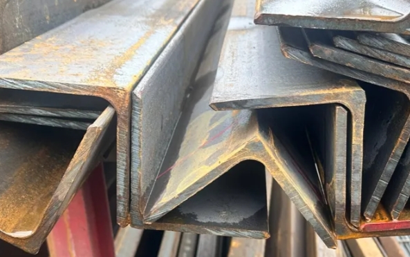 Уголок стальной в Подольске