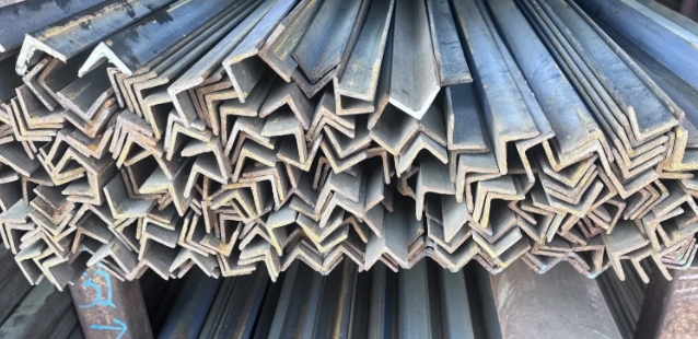 Лестница из уголка 